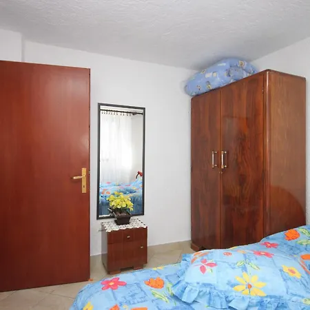 아파트 With Wifi Stivan, Cres - 382 Štivan